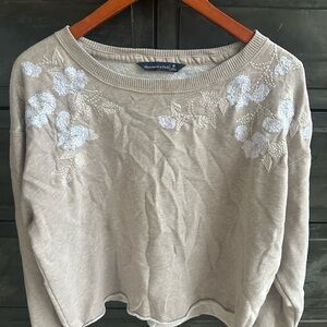 Abercrombie & Fitch Floral Embroidered cropped Sweater
